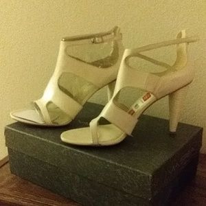 Classy cream 3 1/2 in heels